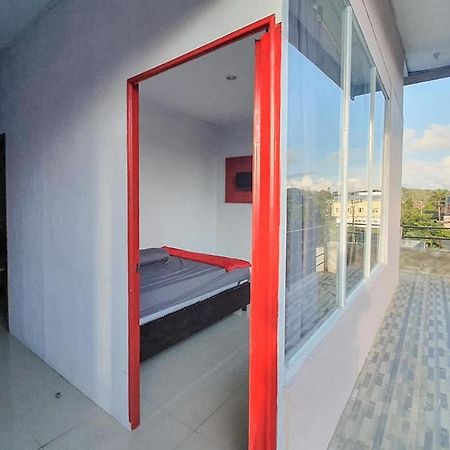 Sky Residence Tomohon Mitra Reddoorz Екстер'єр фото