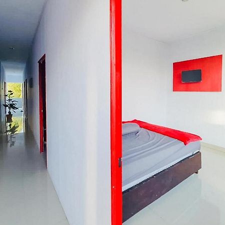 Sky Residence Tomohon Mitra Reddoorz Екстер'єр фото
