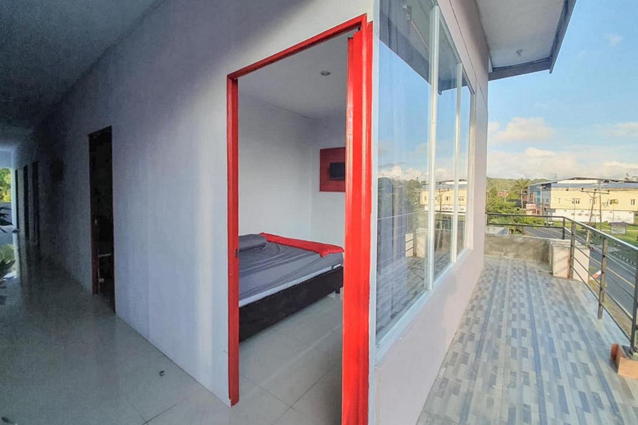 Sky Residence Tomohon Mitra Reddoorz Екстер'єр фото