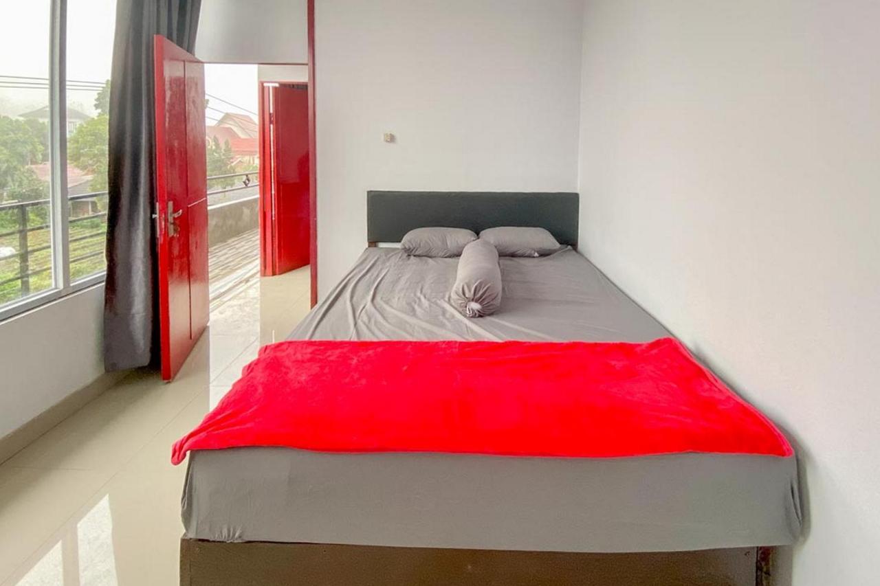 Sky Residence Tomohon Mitra Reddoorz Екстер'єр фото